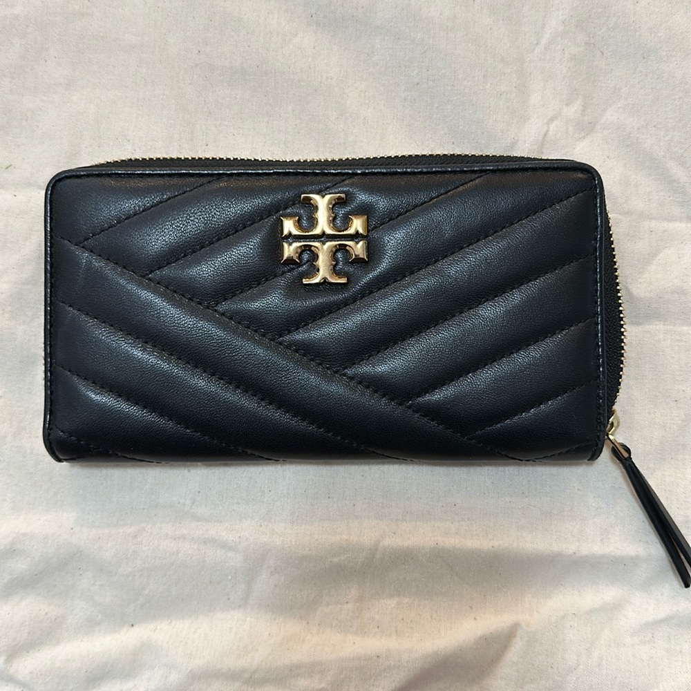 KIRA CHEVRON ZIP CONTINENTAL WALLET